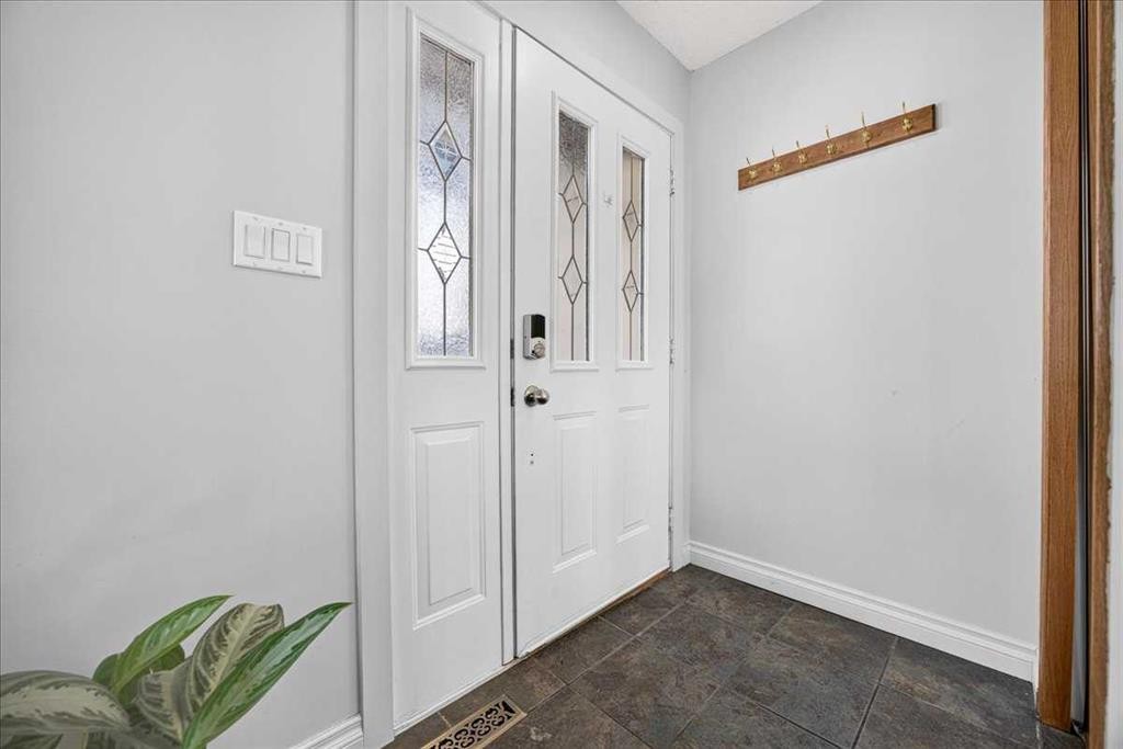 80 Templevale Way Ne, Calgary, AB - Indoor Photo Showing Other Room
