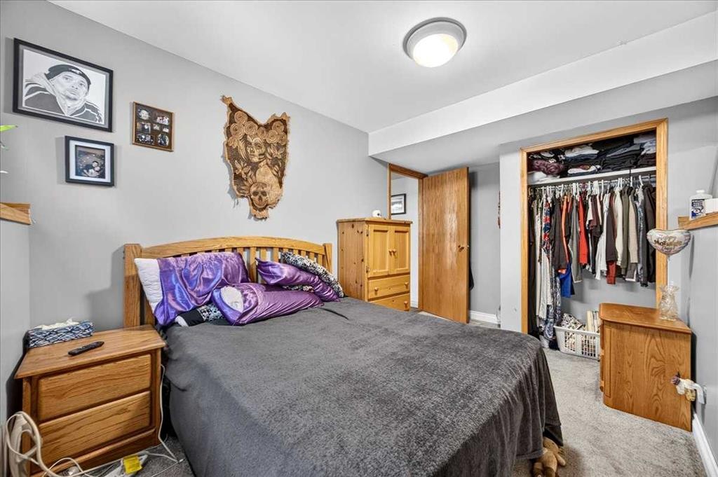 80 Templevale Way Ne, Calgary, AB - Indoor Photo Showing Bedroom