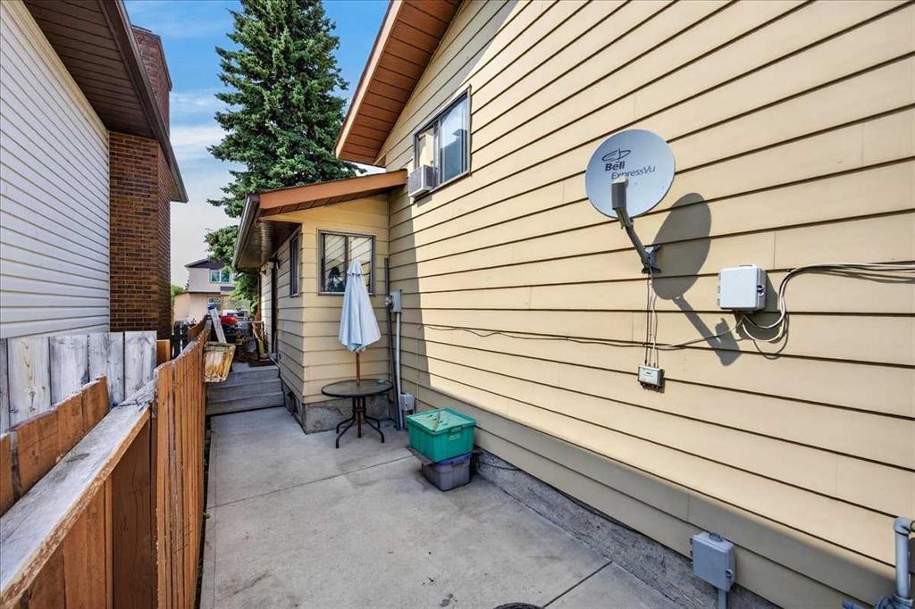 80 Templevale Way Ne, Calgary, AB - Outdoor With Exterior