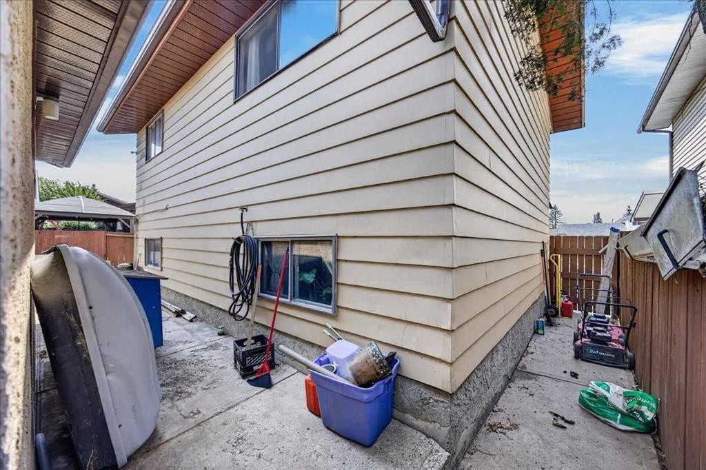 80 Templevale Way Ne, Calgary, AB - Outdoor With Exterior