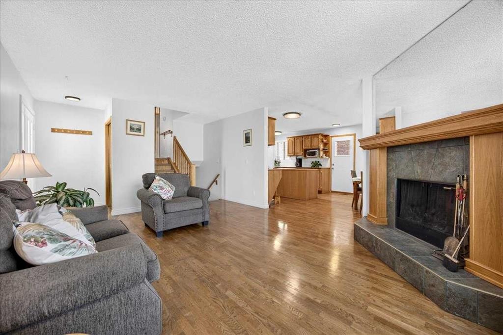 80 Templevale Way Ne, Calgary, AB - Indoor Photo Showing Living Room With Fireplace
