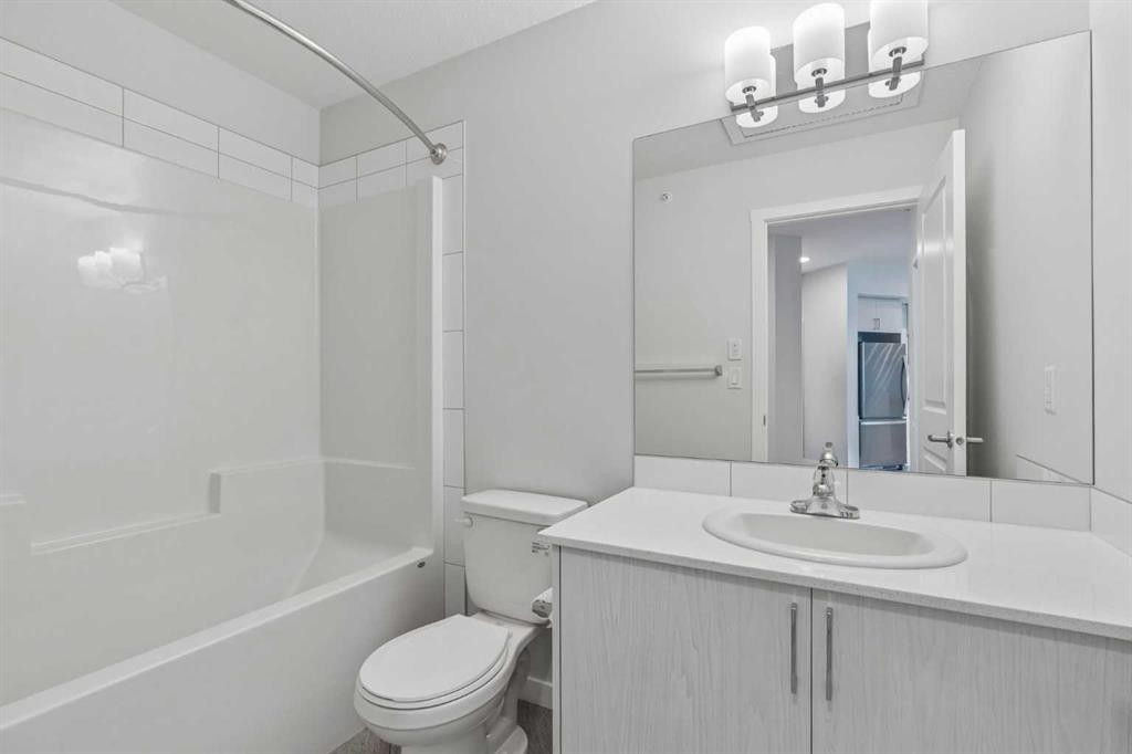3417-3727 Sage Hill Drive Nw, Calgary, AB - Indoor Photo Showing Bathroom