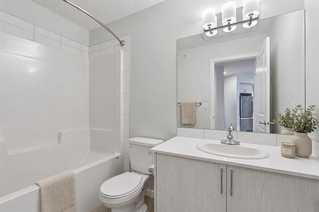 3417-3727 Sage Hill Drive Nw, Calgary, AB - Indoor Photo Showing Bathroom
