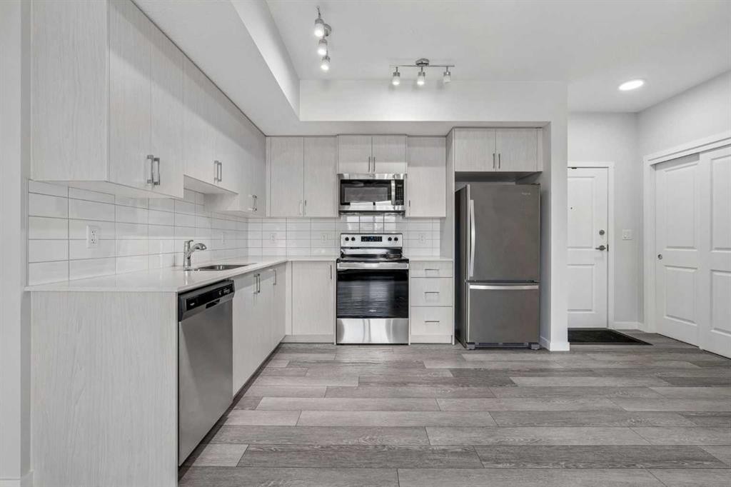 3417-3727 Sage Hill Drive Nw, Calgary, AB - Indoor Photo Showing Kitchen With Upgraded Kitchen