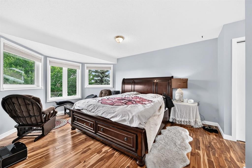 139 Hawkville Close Nw, Calgary, AB - Indoor Photo Showing Bedroom