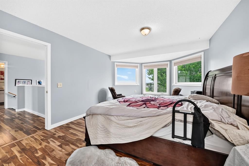 139 Hawkville Close Nw, Calgary, AB - Indoor Photo Showing Bedroom