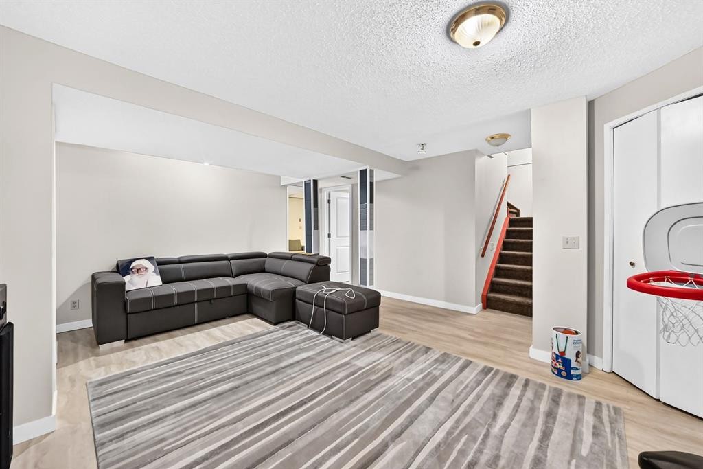 139 Hawkville Close Nw, Calgary, AB - Indoor