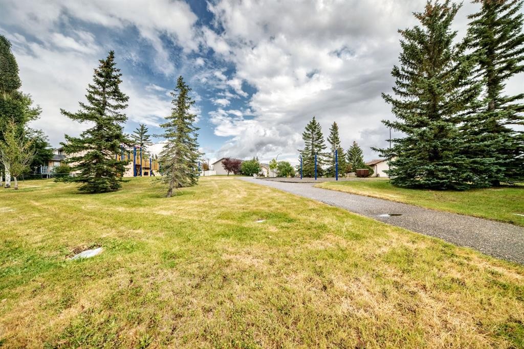 139 Hawkville Close Nw, Calgary, AB - Outdoor With View
