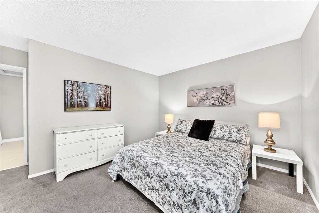 1949 Lytton Crescent Se, Calgary, AB - Indoor Photo Showing Bedroom