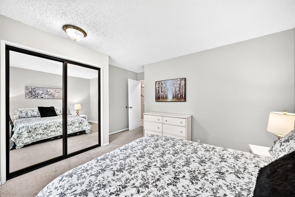 1949 Lytton Crescent Se, Calgary, AB - Indoor Photo Showing Bedroom