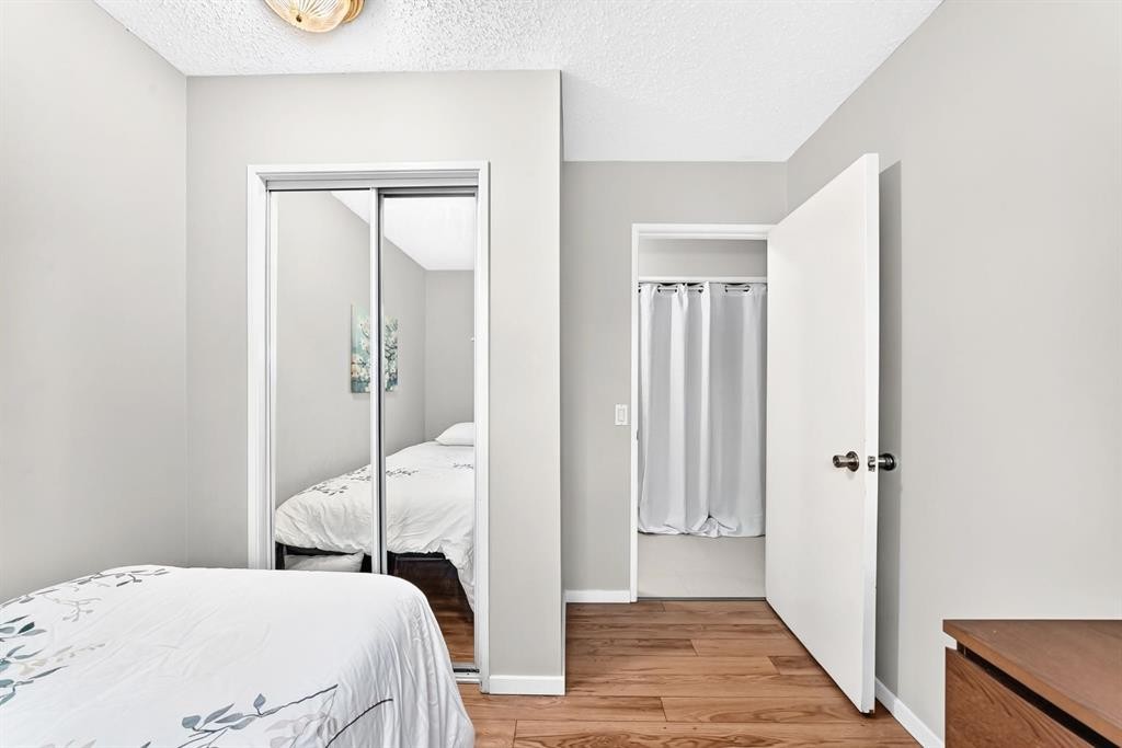 1949 Lytton Crescent Se, Calgary, AB - Indoor Photo Showing Bedroom