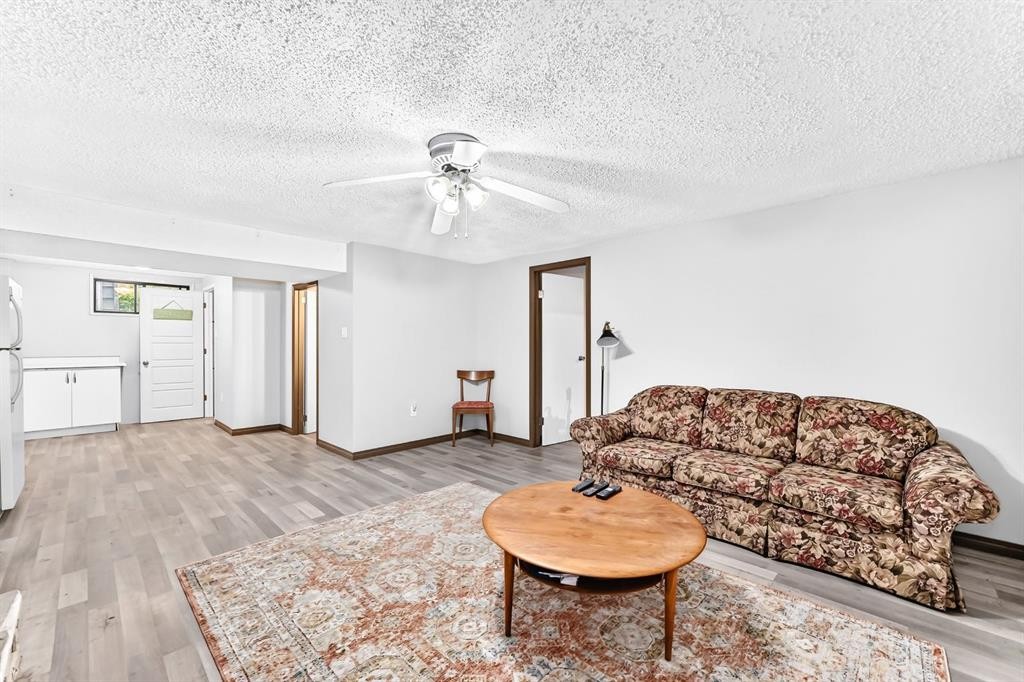 1949 Lytton Crescent Se, Calgary, AB - Indoor Photo Showing Living Room