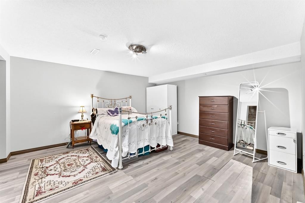 1949 Lytton Crescent Se, Calgary, AB - Indoor Photo Showing Bedroom
