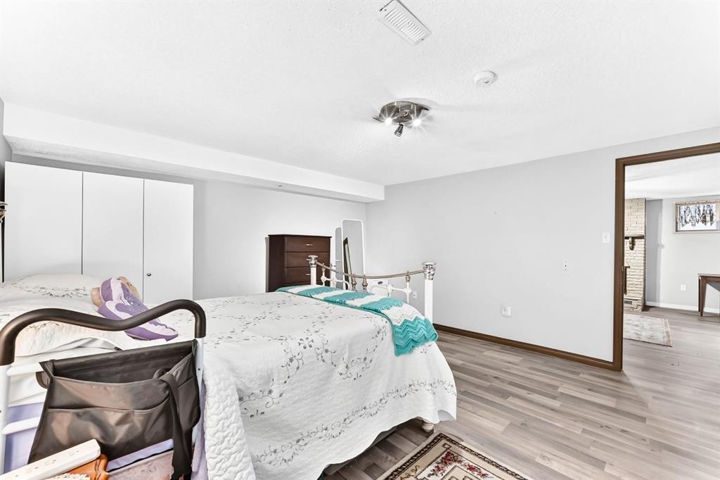 1949 Lytton Crescent Se, Calgary, AB - Indoor Photo Showing Bedroom