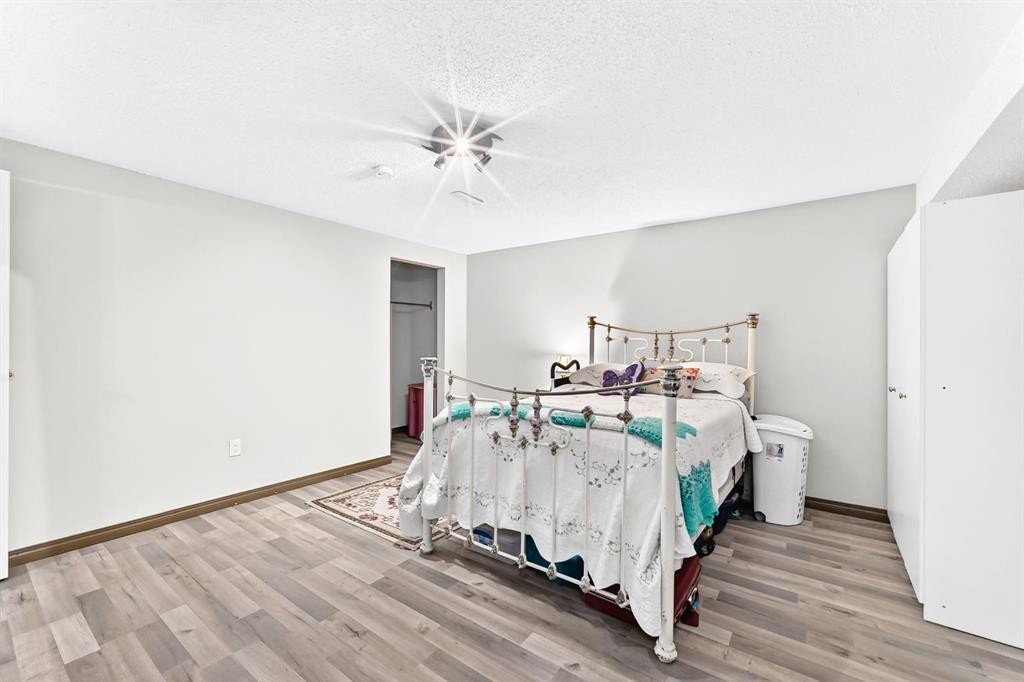1949 Lytton Crescent Se, Calgary, AB - Indoor Photo Showing Bedroom