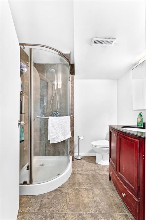 1949 Lytton Crescent Se, Calgary, AB - Indoor Photo Showing Bathroom