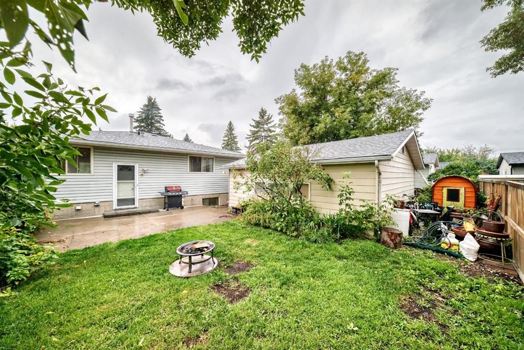 1949 Lytton Crescent Se, Calgary, AB - Outdoor