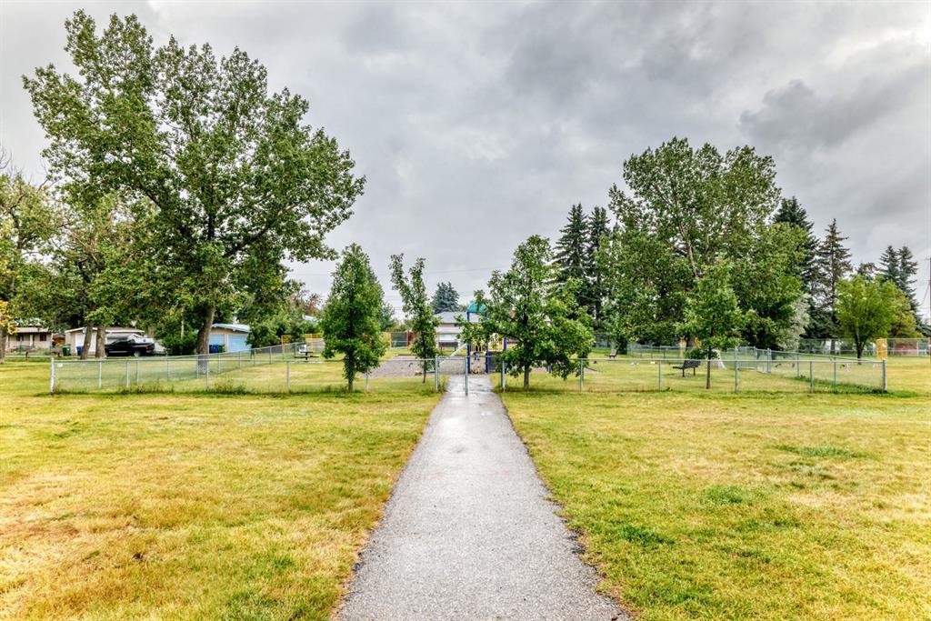 1949 Lytton Crescent Se, Calgary, AB - Outdoor