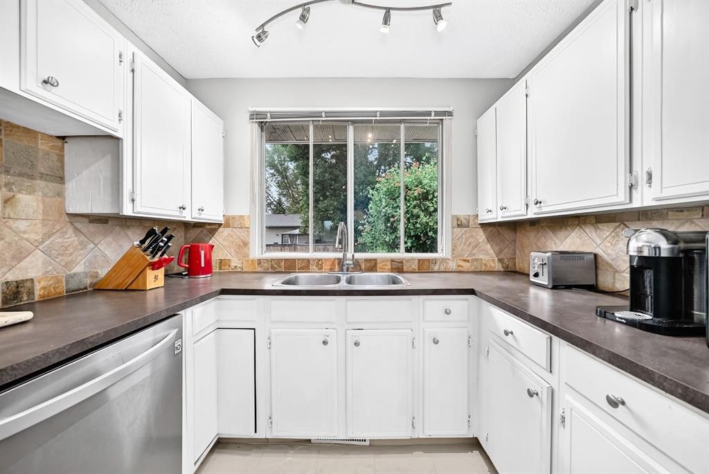 1949 Lytton Crescent Se, Calgary, AB - Indoor Photo Showing Kitchen With Double Sink