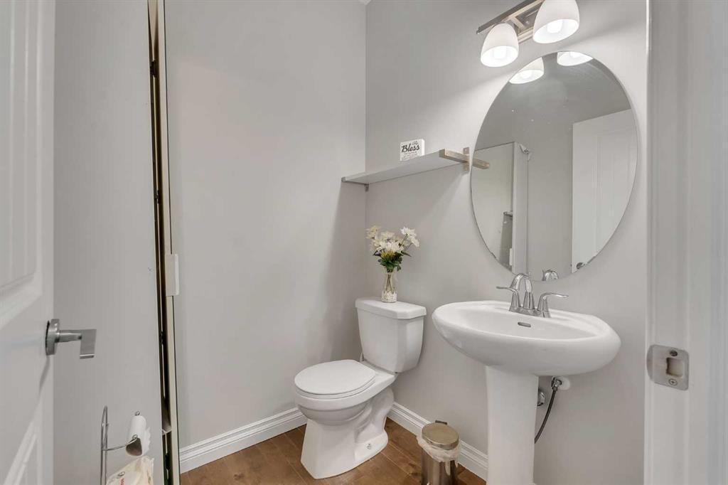 288 Evansborough Way Nw, Calgary, AB - Indoor Photo Showing Bathroom