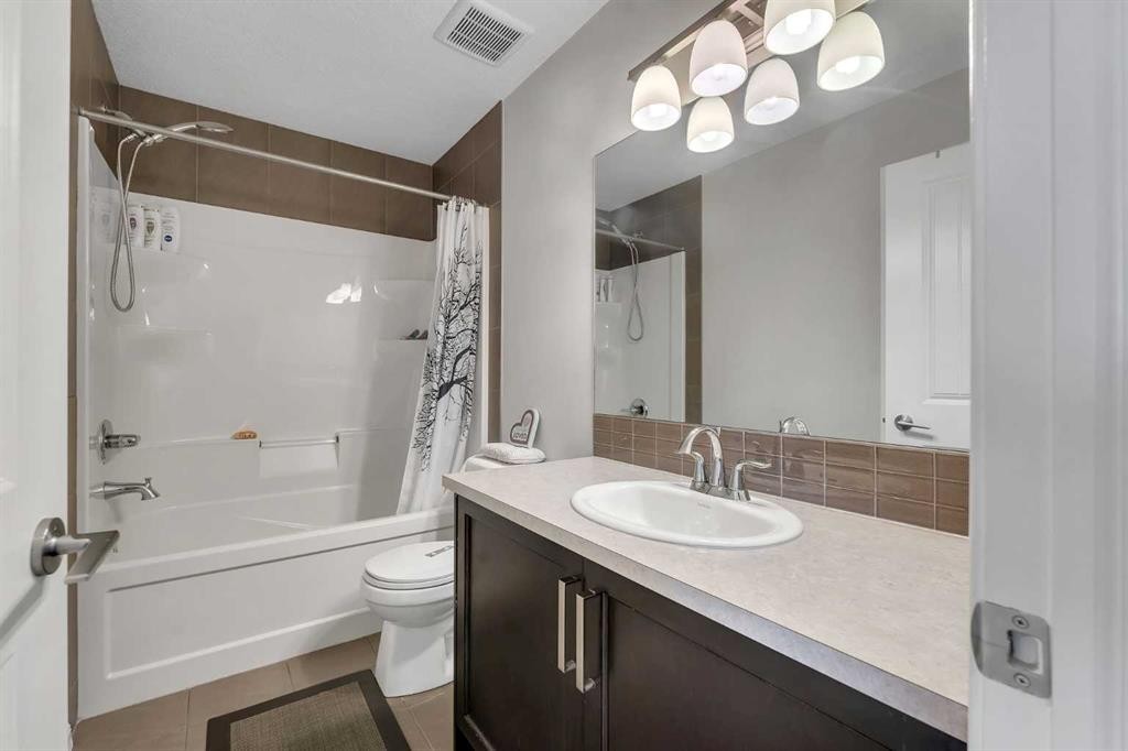288 Evansborough Way Nw, Calgary, AB - Indoor Photo Showing Bathroom
