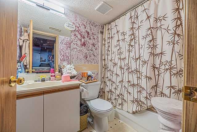 55 San Diego Manor Ne, Calgary, AB - Indoor Photo Showing Bathroom