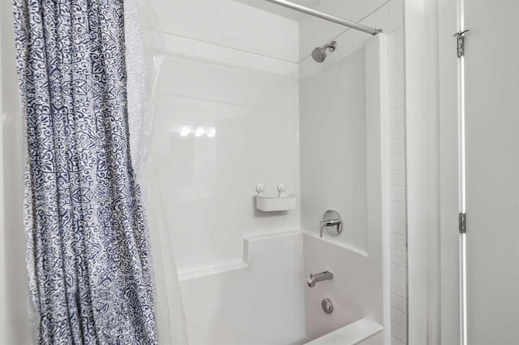 602-335 Creekside Boulevard Sw, Calgary, AB - Indoor Photo Showing Bathroom