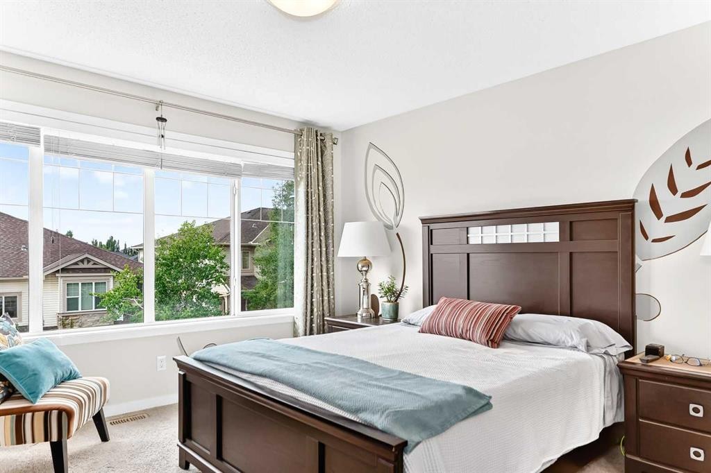 302 Sunset Point, Cochrane, AB - Indoor Photo Showing Bedroom