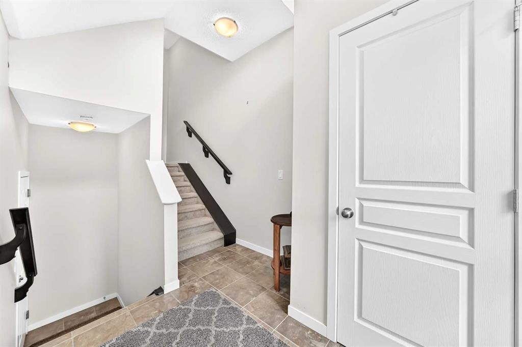 302 Sunset Point, Cochrane, AB - Indoor Photo Showing Other Room