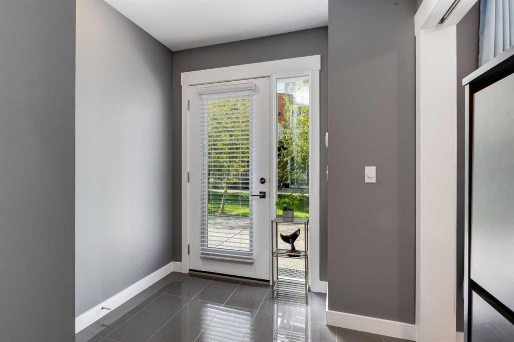 17-111 Rainbow Falls Gate, Chestermere, AB - Indoor Photo Showing Other Room