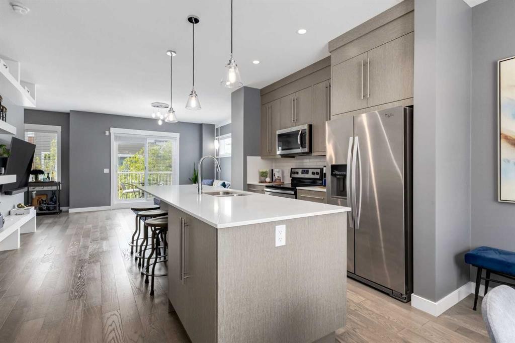 17-111 Rainbow Falls Gate, Chestermere, AB - Indoor Photo Showing Kitchen With Upgraded Kitchen