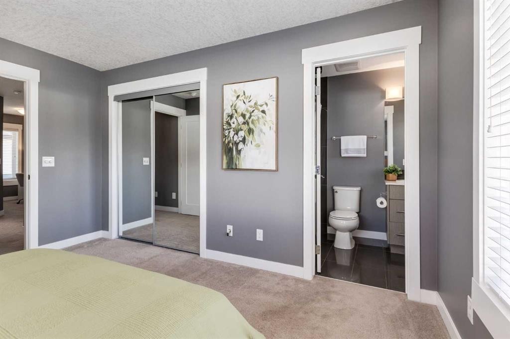 17-111 Rainbow Falls Gate, Chestermere, AB - Indoor Photo Showing Bedroom