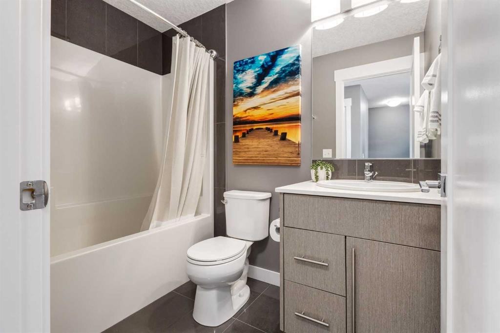 17-111 Rainbow Falls Gate, Chestermere, AB - Indoor Photo Showing Bathroom