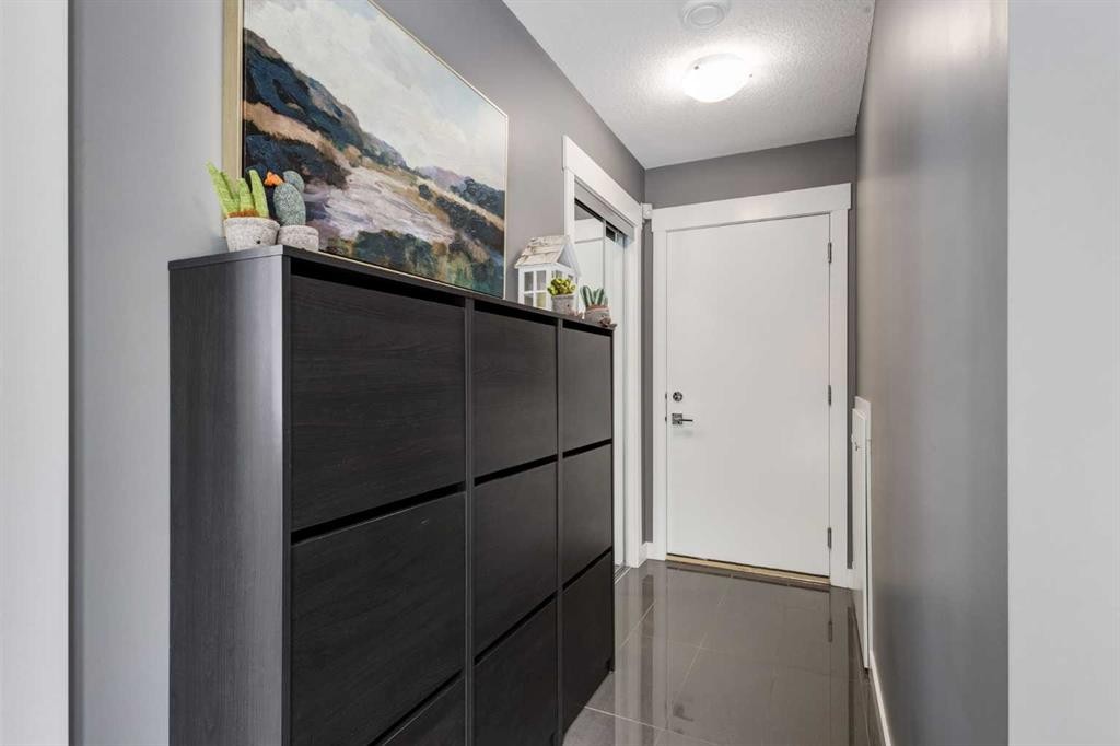 17-111 Rainbow Falls Gate, Chestermere, AB - Indoor Photo Showing Other Room