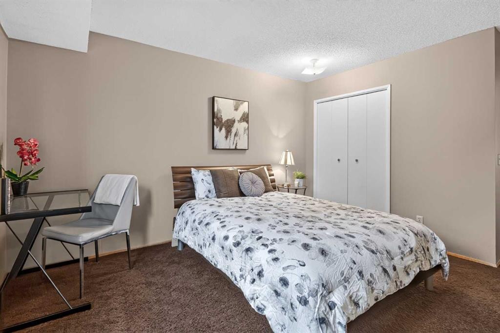 3881 Fonda Way Se, Calgary, AB - Indoor Photo Showing Bedroom