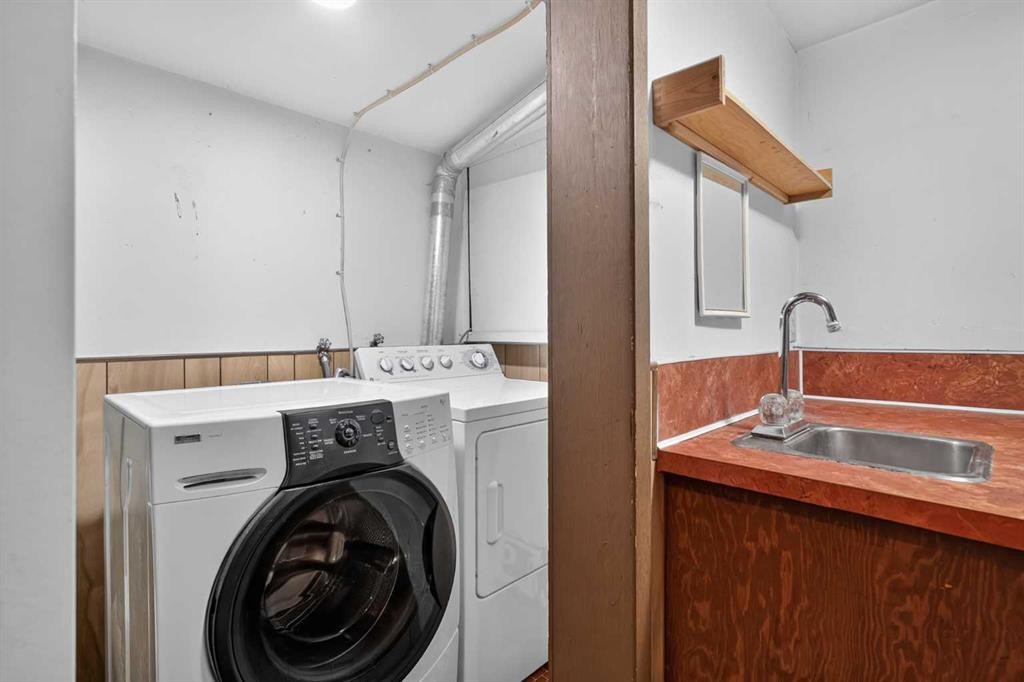 3881 Fonda Way Se, Calgary, AB - Indoor Photo Showing Laundry Room