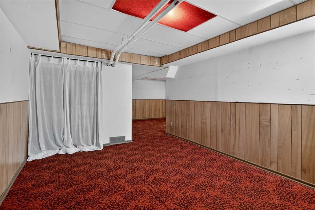 3881 Fonda Way Se, Calgary, AB - Indoor Photo Showing Other Room
