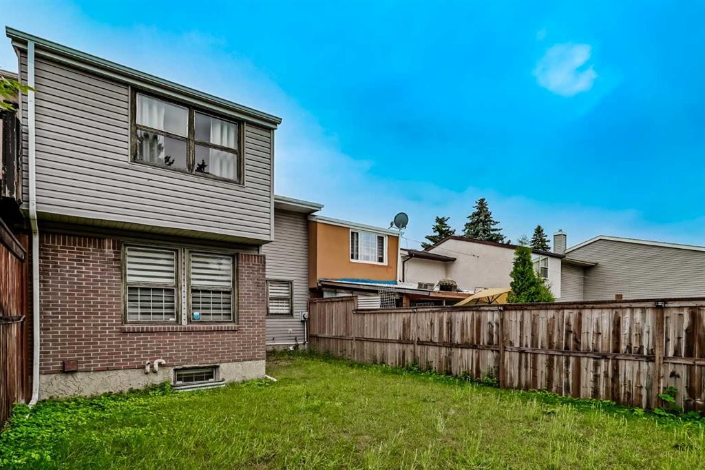 3881 Fonda Way Se, Calgary, AB - Outdoor With Exterior