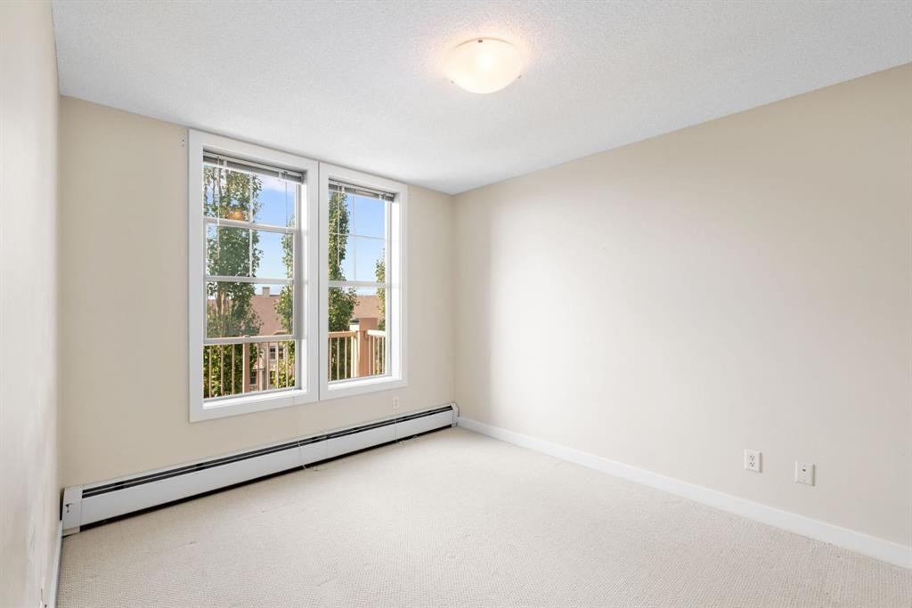 407-201 Sunset Drive, Cochrane, AB - Indoor Photo Showing Other Room
