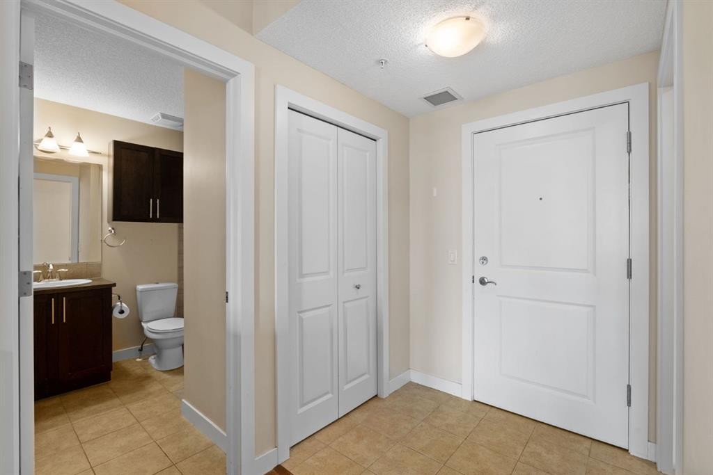 407-201 Sunset Drive, Cochrane, AB - Indoor