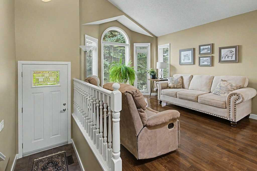 43 Riverside Road Se, Calgary, AB - Indoor Photo Showing Living Room