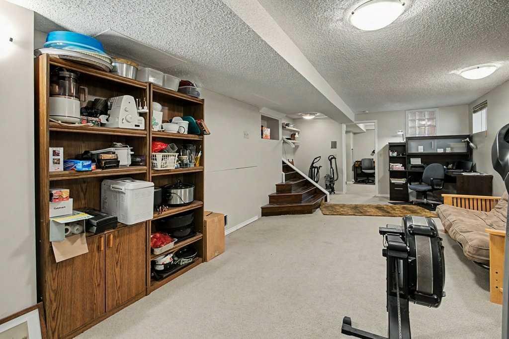 43 Riverside Road Se, Calgary, AB - Indoor Photo Showing Other Room