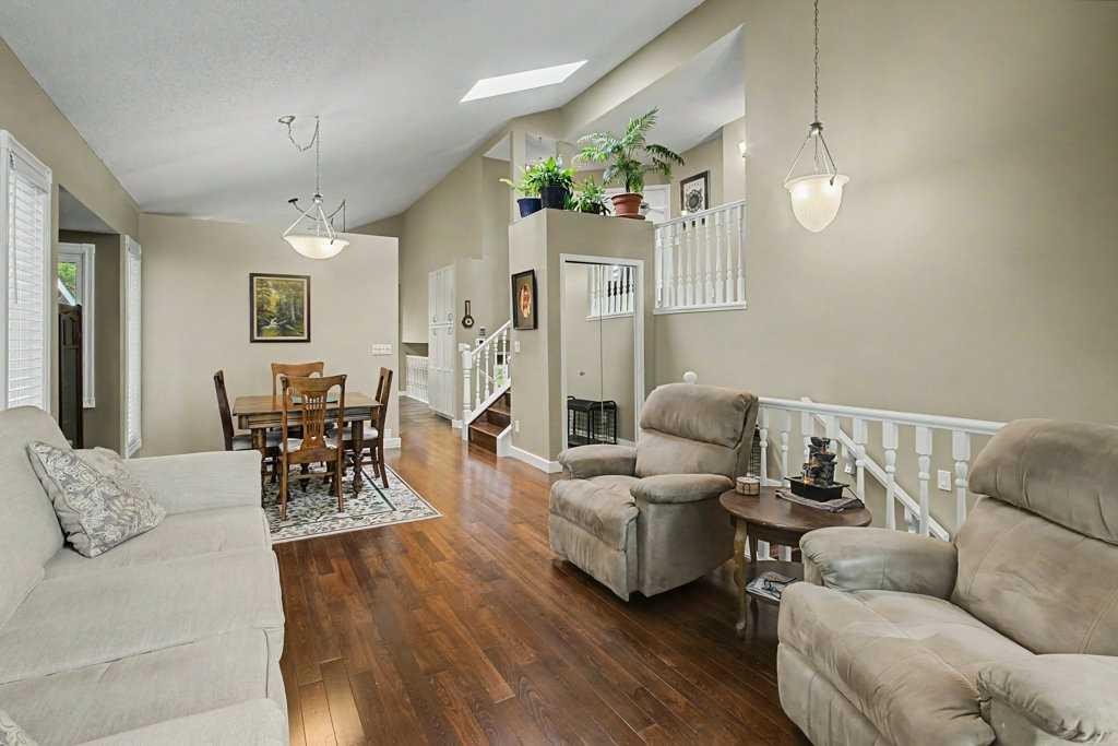 43 Riverside Road Se, Calgary, AB - Indoor Photo Showing Living Room