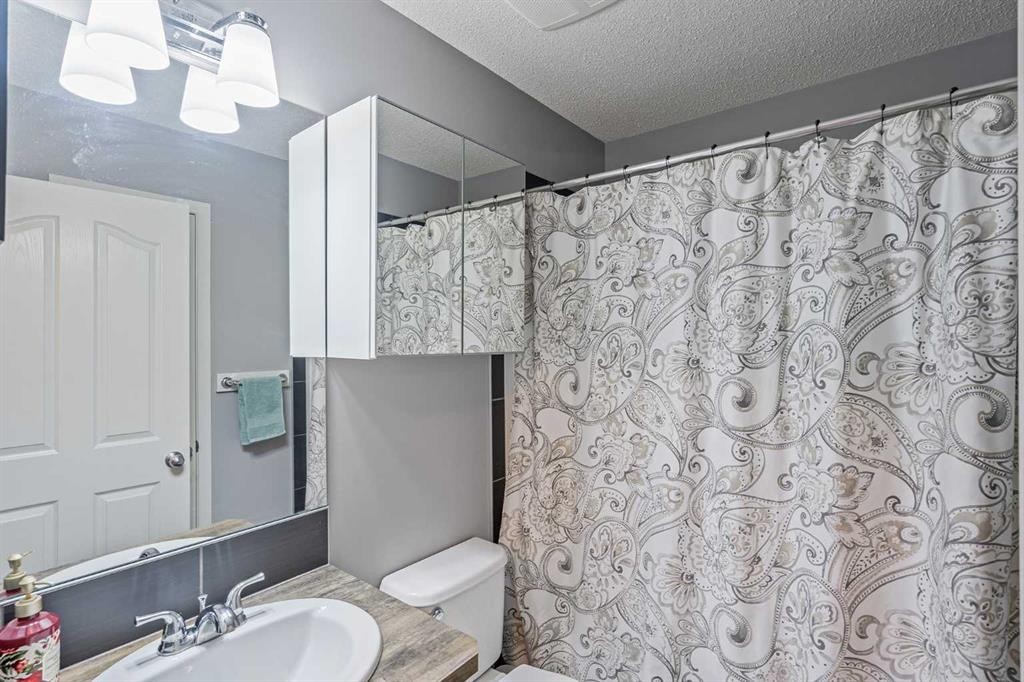191 Cranford Crescent Se, Calgary, AB - Indoor Photo Showing Bathroom