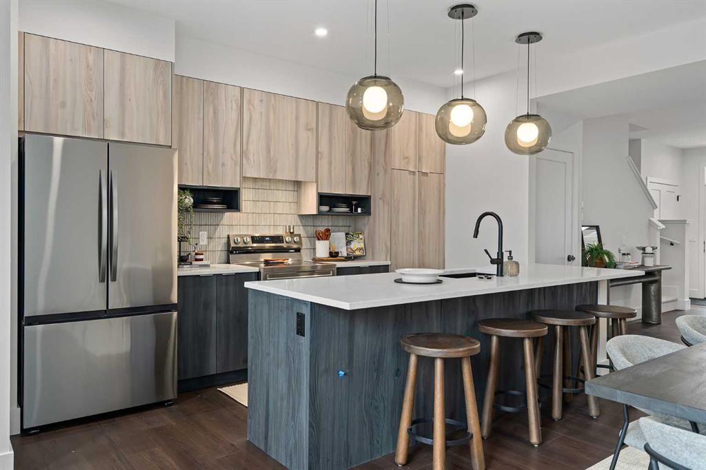 7178 Rangeview Avenue Se, Calgary, AB - Indoor Photo Showing Kitchen With Stainless Steel Kitchen With Upgraded Kitchen