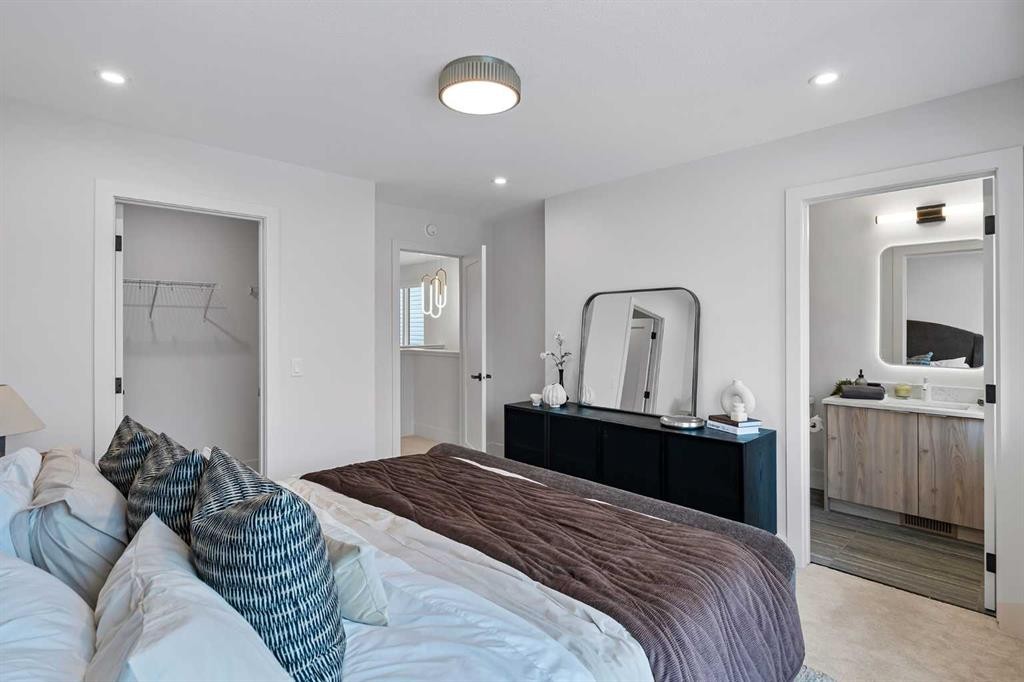 7178 Rangeview Avenue Se, Calgary, AB - Indoor Photo Showing Bedroom