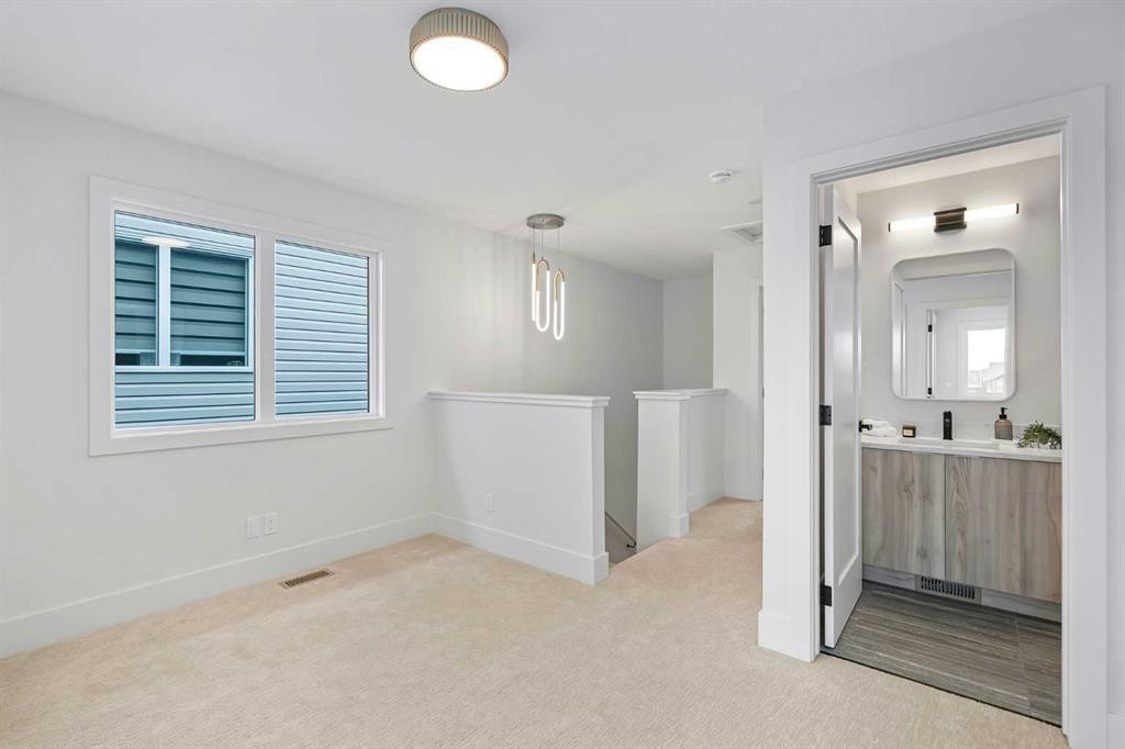 7178 Rangeview Avenue Se, Calgary, AB - Indoor Photo Showing Other Room