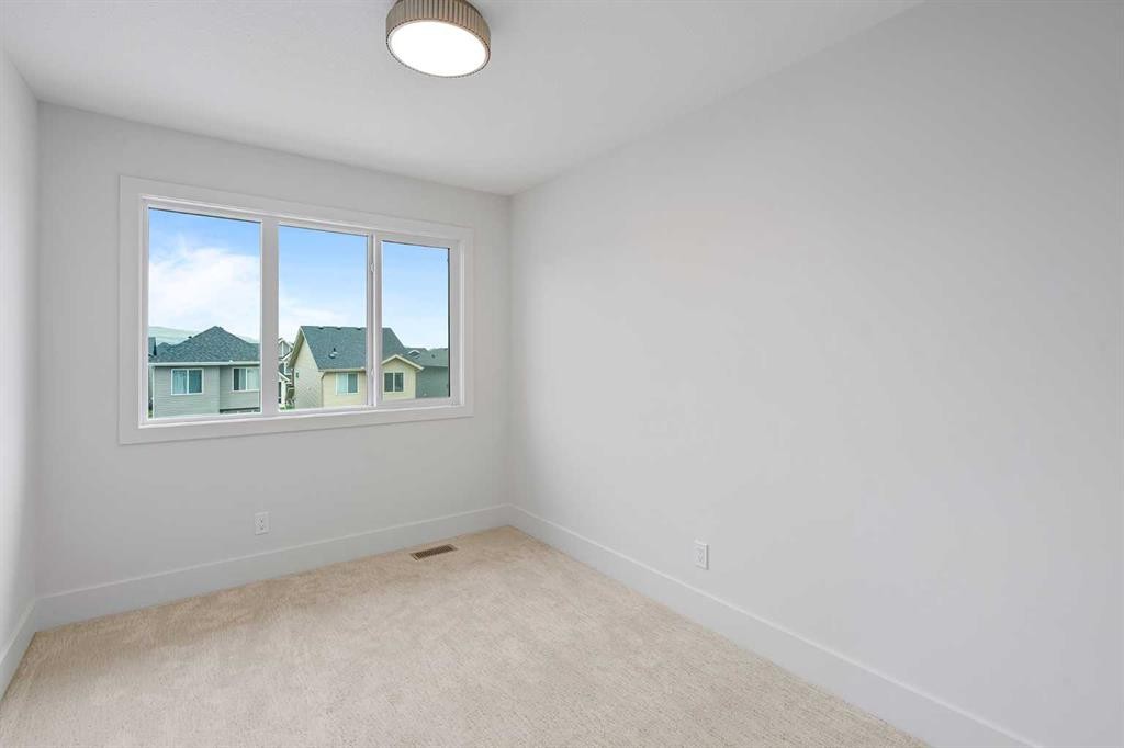 7178 Rangeview Avenue Se, Calgary, AB - Indoor Photo Showing Other Room