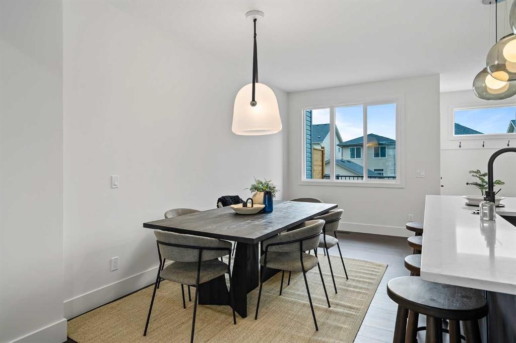 7178 Rangeview Avenue Se, Calgary, AB - Indoor Photo Showing Dining Room