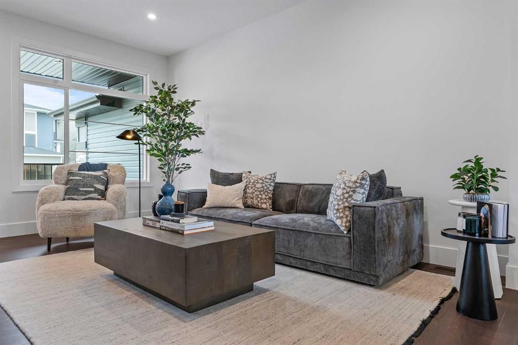 7178 Rangeview Avenue Se, Calgary, AB - Indoor